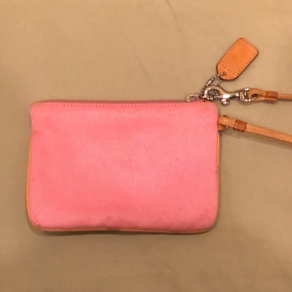 EUC Coach Pink Wristlet 👛 - Picture 2 of 4